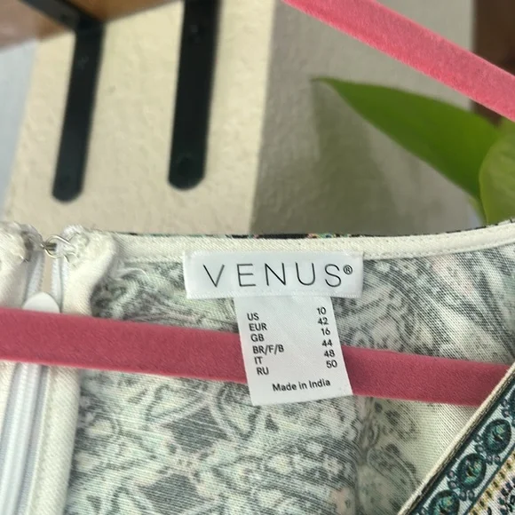 Woman's linen paisley print romper. Thick, elegant boho romper. - Picture 3 of 4